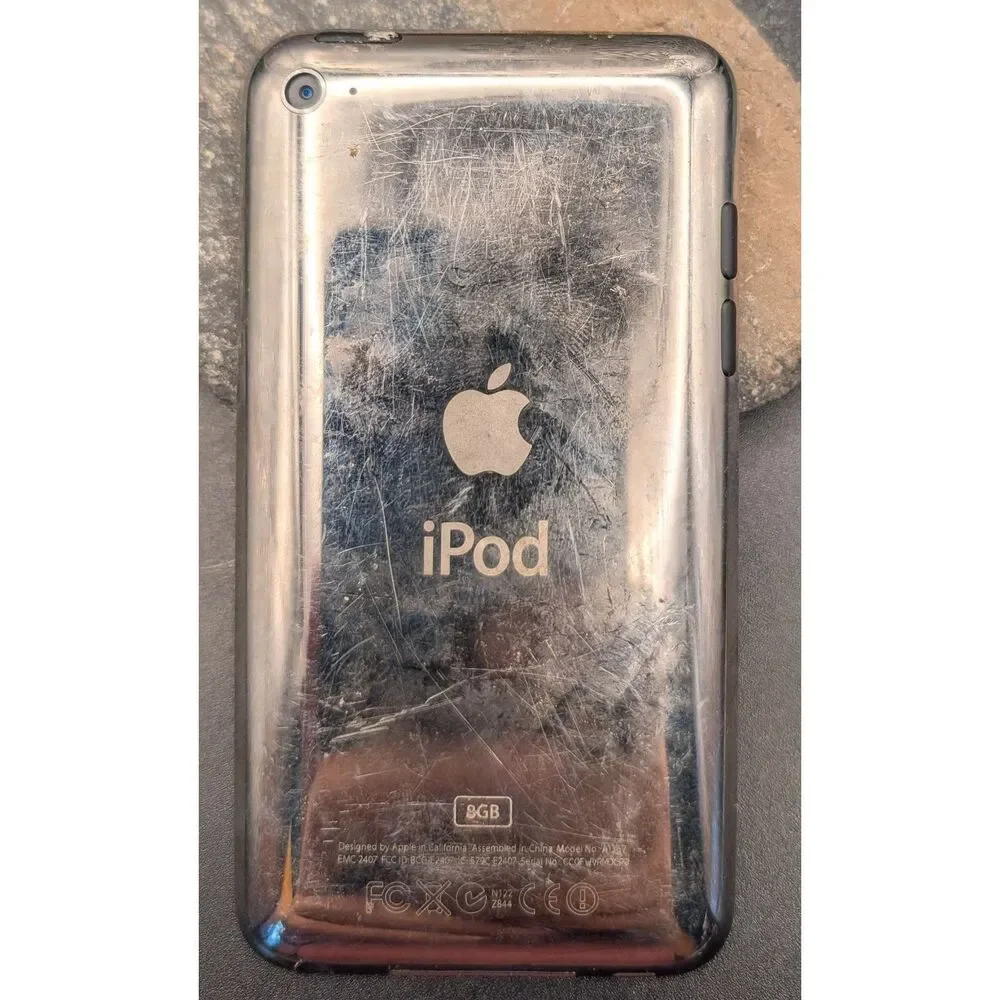 Apple iPod Touch 8GB A1318 – Powers On, Charges – Heavy Wear